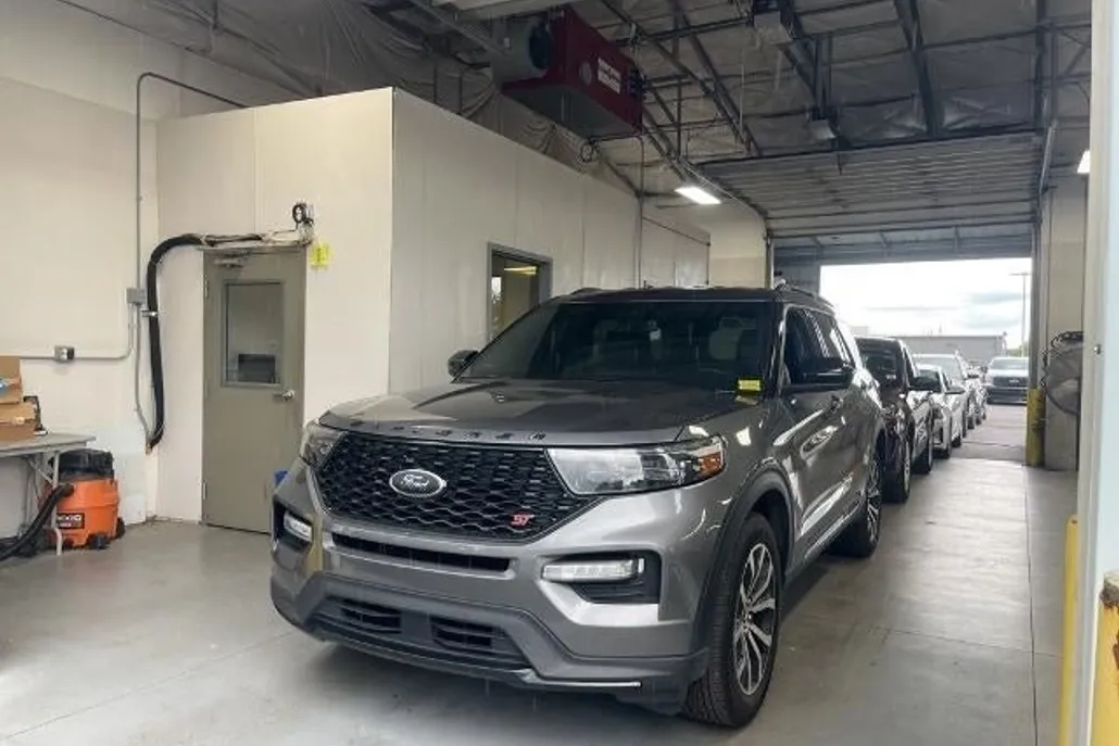 2022 Ford Explorer ST photo 1