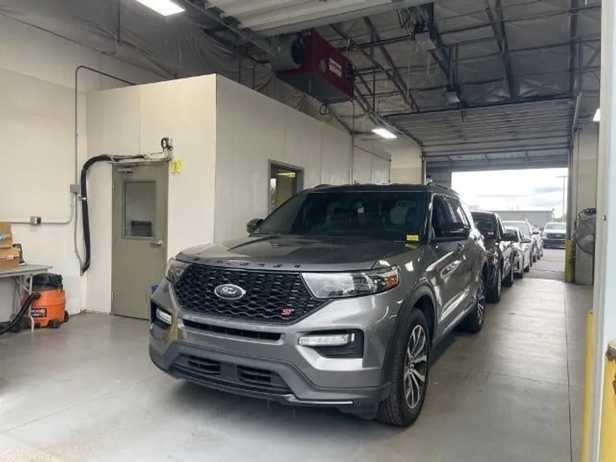 2022 Ford Explorer ST photo 1
