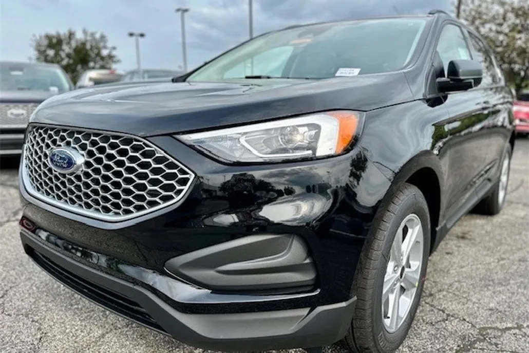 2024 Ford Edge SE photo 1