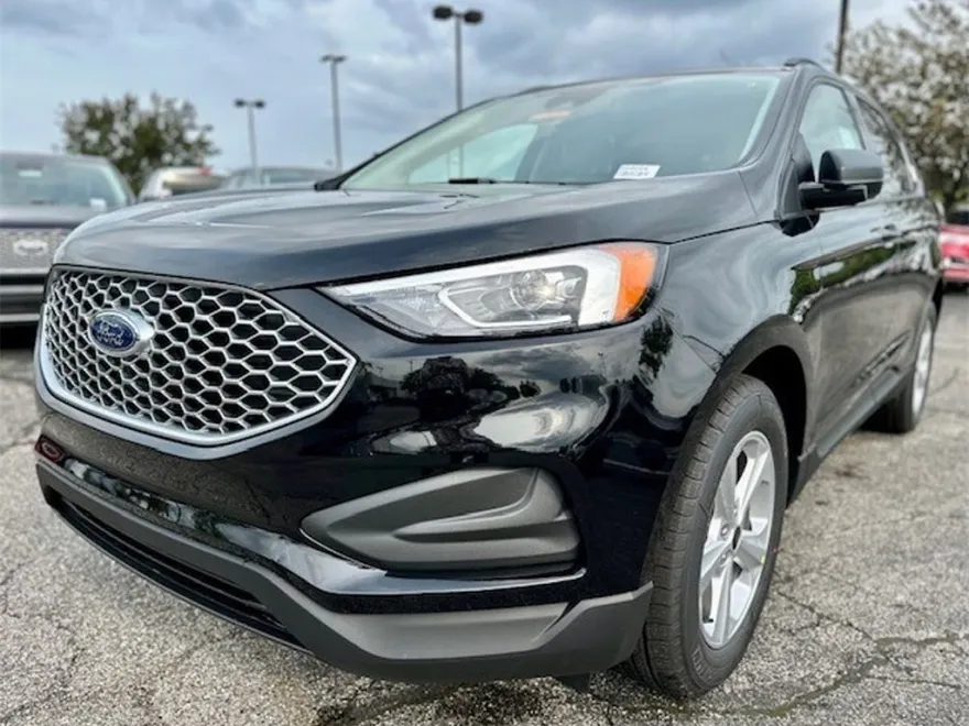 2024 Ford Edge SE photo 1