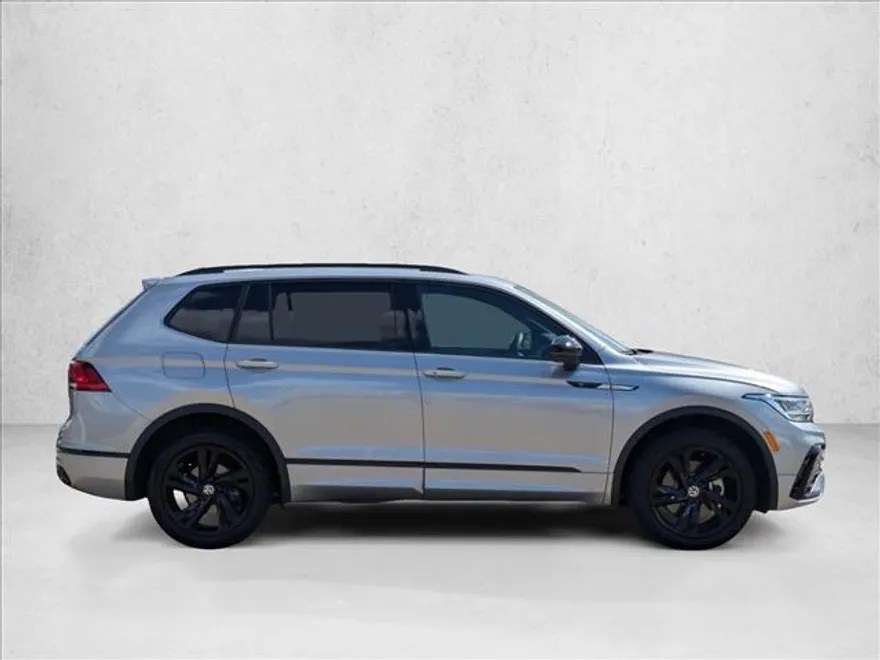 2024 Volkswagen Tiguan SE R-Line Black photo 1