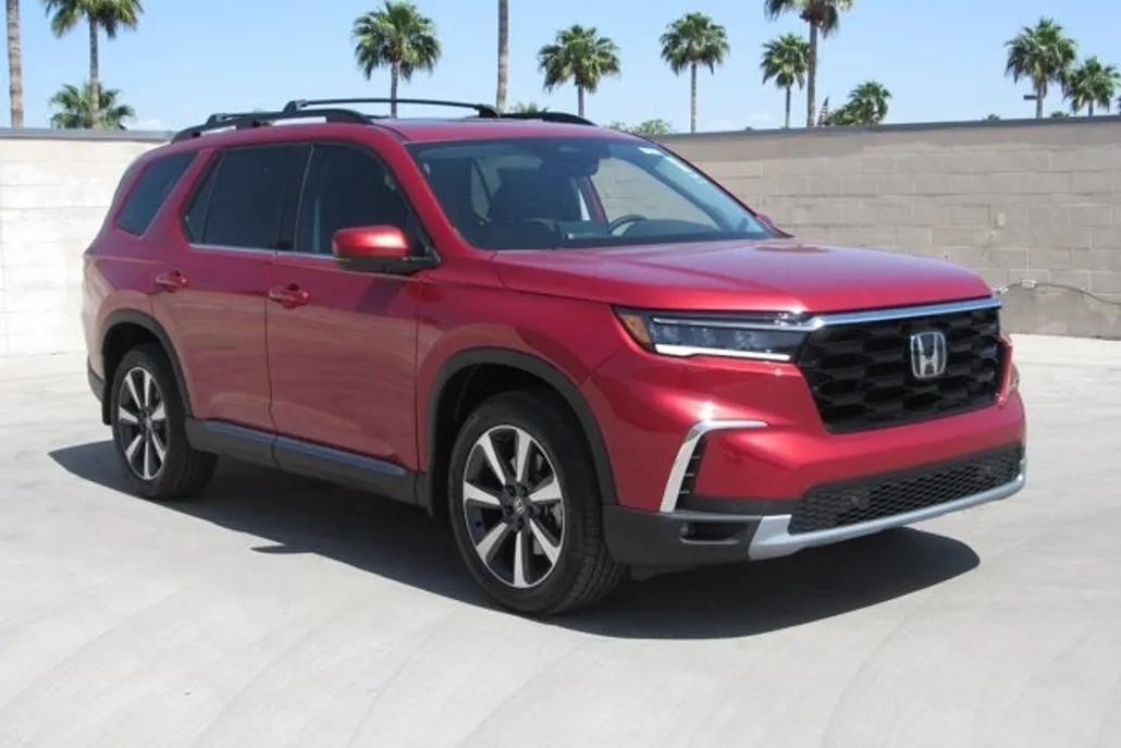 2025 Honda Pilot Touring photo 1