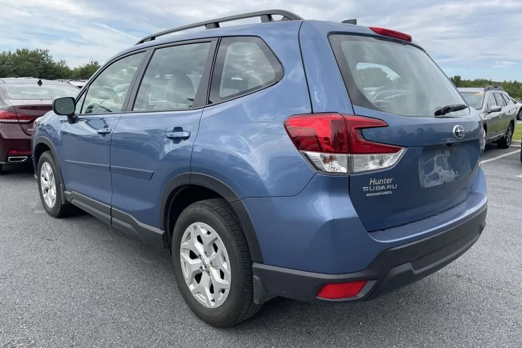 2024 Subaru Forester Base photo 1