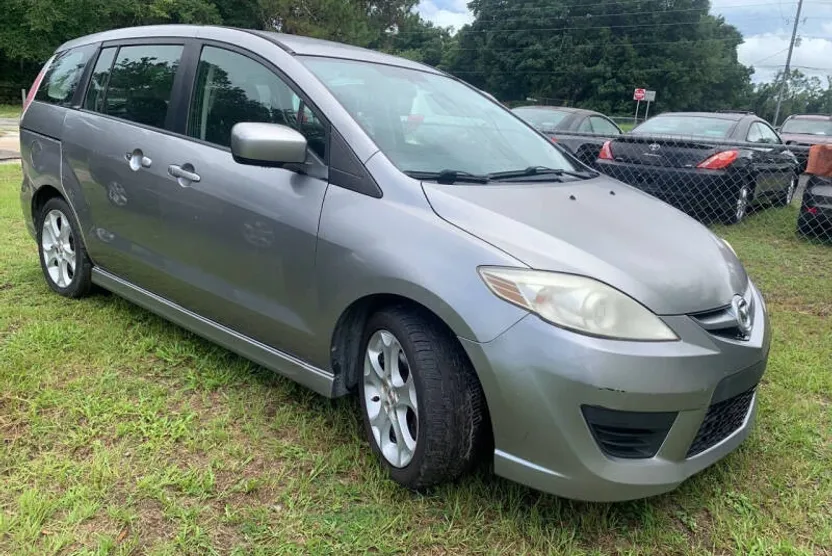 2010 Mazda Mazda5 Sport photo 1