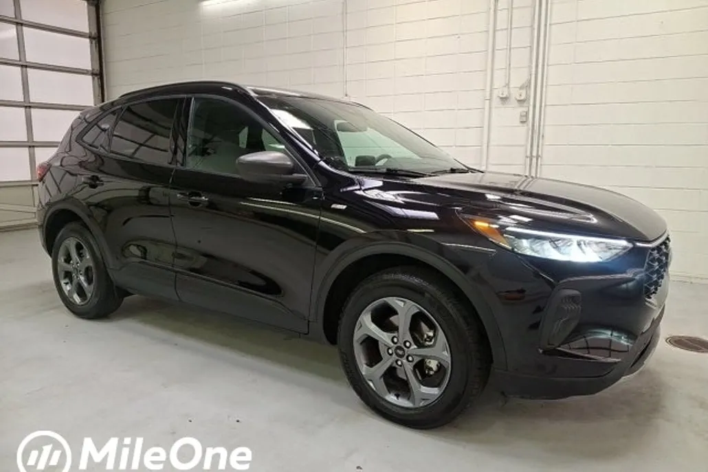 2025 Ford Escape ST-Line photo 1