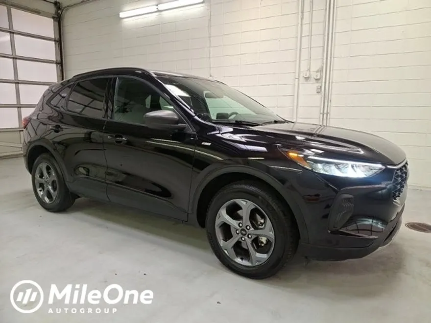 2025 Ford Escape ST-Line photo 1