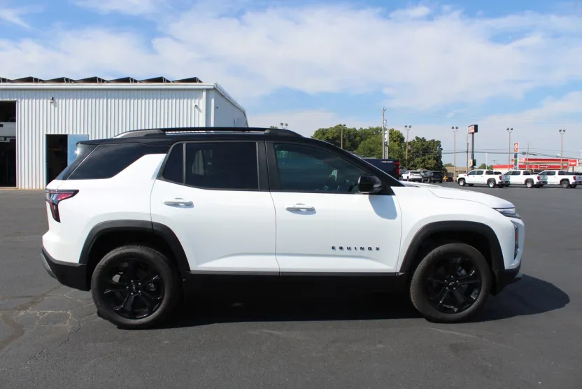 2026 Chevrolet Equinox Base photo 1