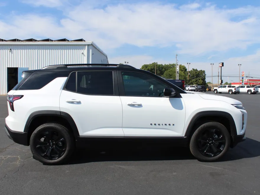 2026 Chevrolet Equinox Base photo 1