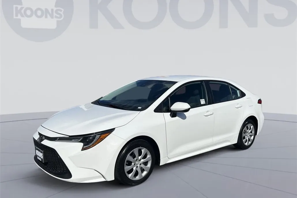 2022 Toyota Corolla LE photo 1