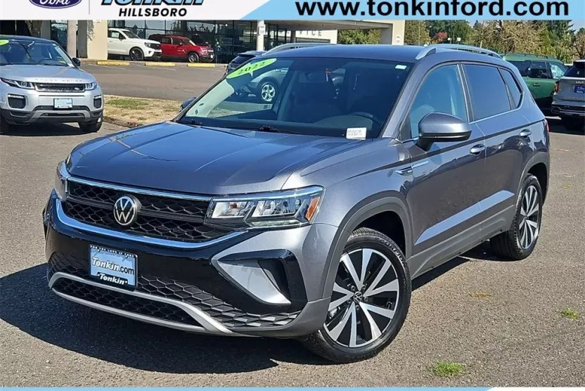 2022 Volkswagen Taos SE photo 1
