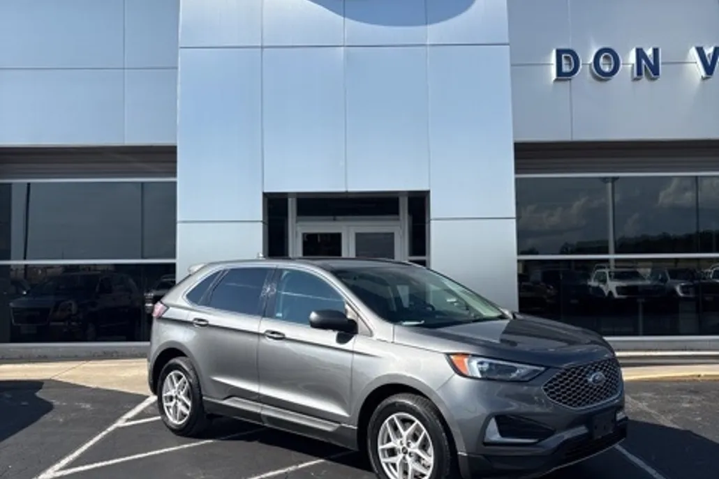 2024 Ford Edge SEL photo 1