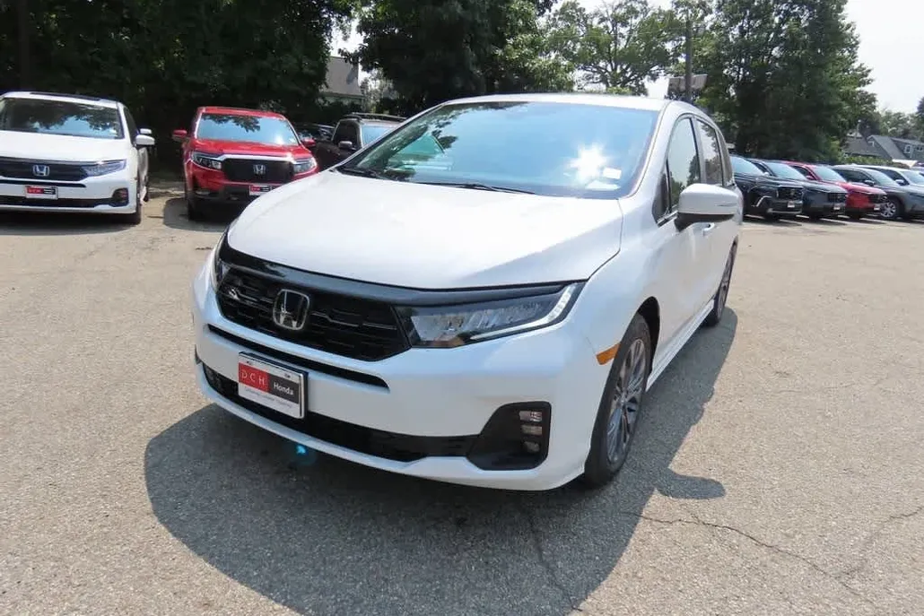 2026 Honda Odyssey Touring photo 1