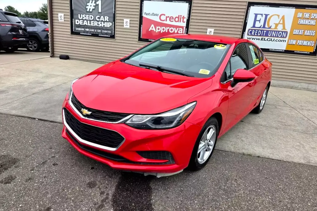 2016 Chevrolet Cruze LT photo 1
