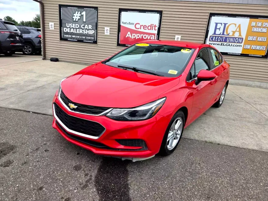 2016 Chevrolet Cruze LT photo 1
