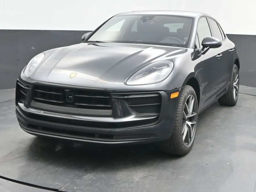 2025 Porsche Macan T photo 1