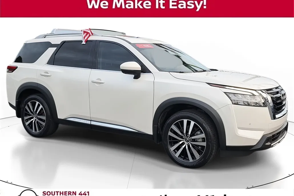 2023 Nissan Pathfinder Platinum photo 1