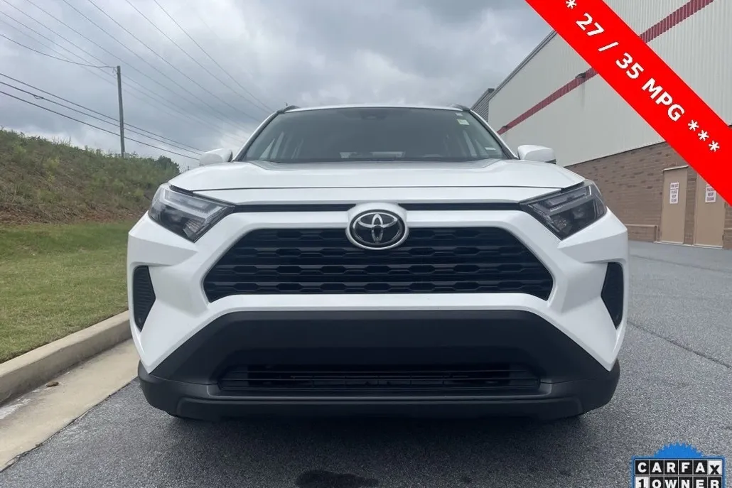 2024 Toyota RAV4 XLE photo 1