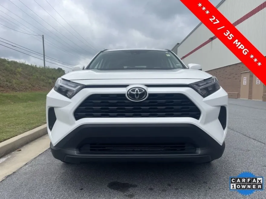 2024 Toyota RAV4 XLE photo 1