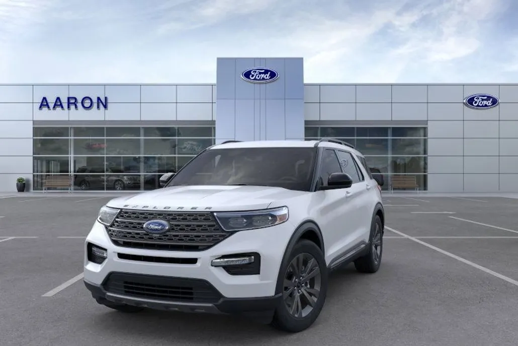 2024 Ford Explorer XLT photo 1