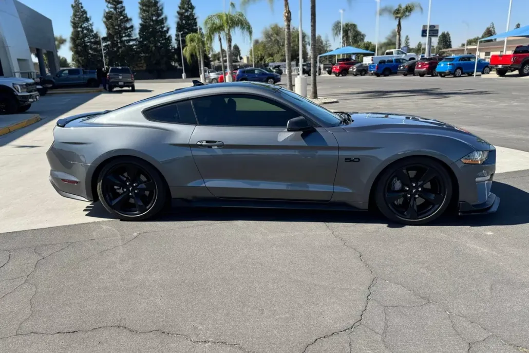 2022 Ford Mustang GT Premium photo 1