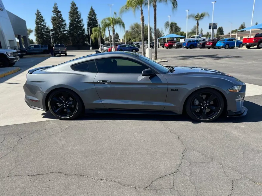 2022 Ford Mustang GT Premium photo 1