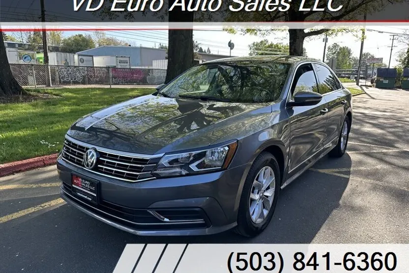 2017 Volkswagen Passat S photo 1