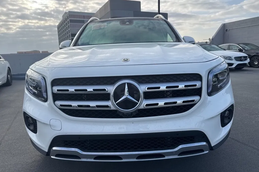2023 Mercedes Benz GLB 250 photo 1