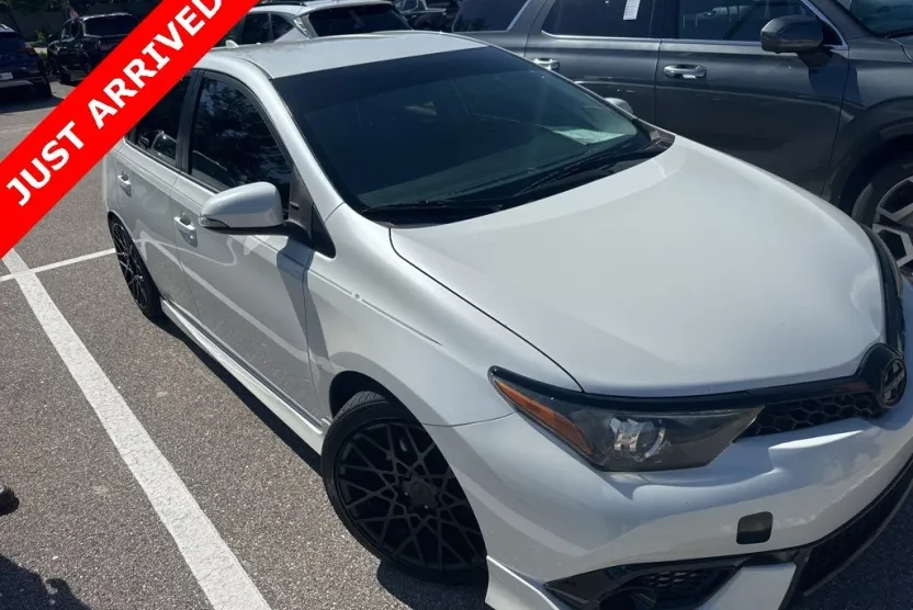 2016 Scion iM Base photo 1