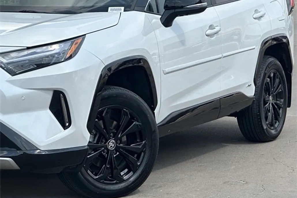 2024 Toyota RAV4 Hybrid XSE photo 1