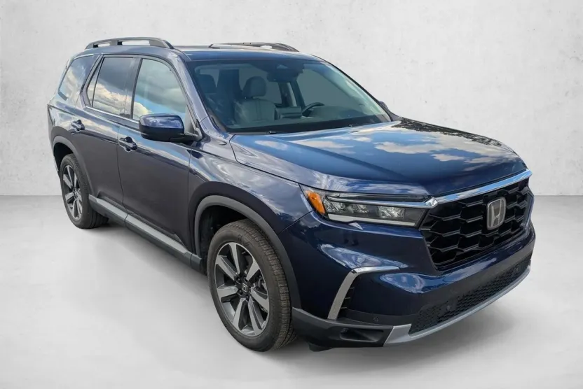 2024 Honda Pilot Touring photo 1