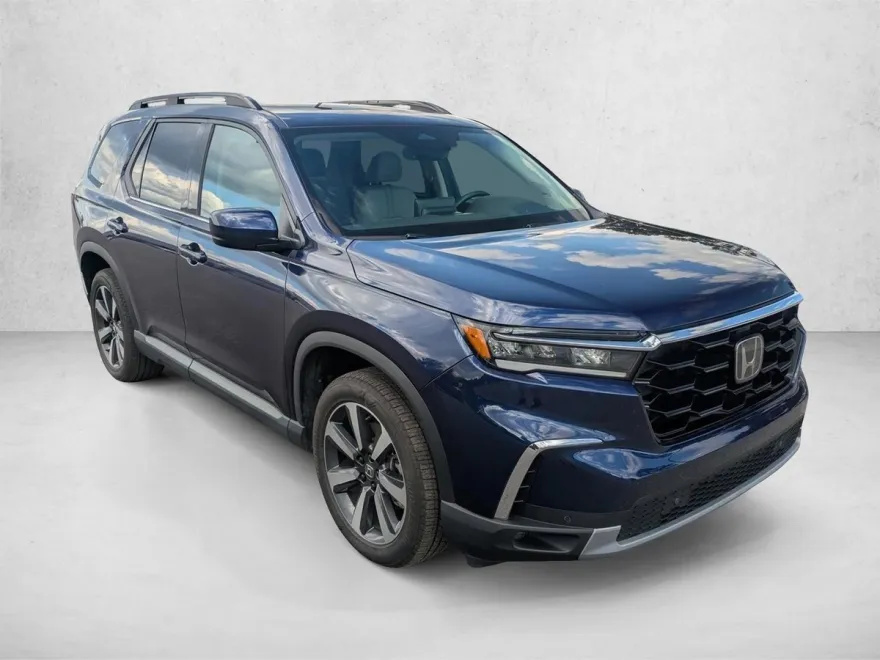 2024 Honda Pilot Touring photo 1