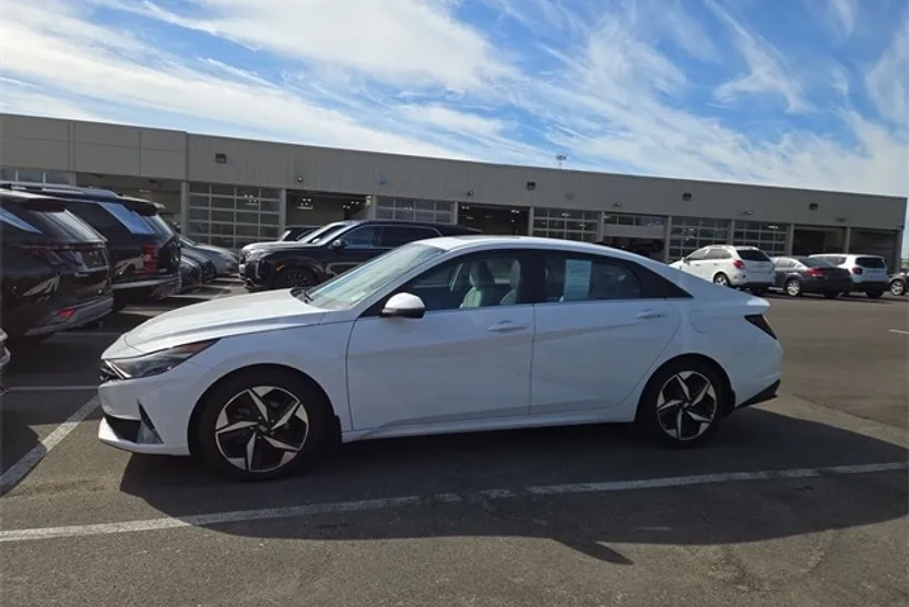 2022 Hyundai Elantra Hybrid Limited photo 1