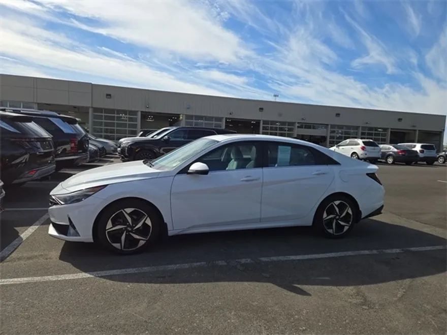 2022 Hyundai Elantra Hybrid Limited photo 1