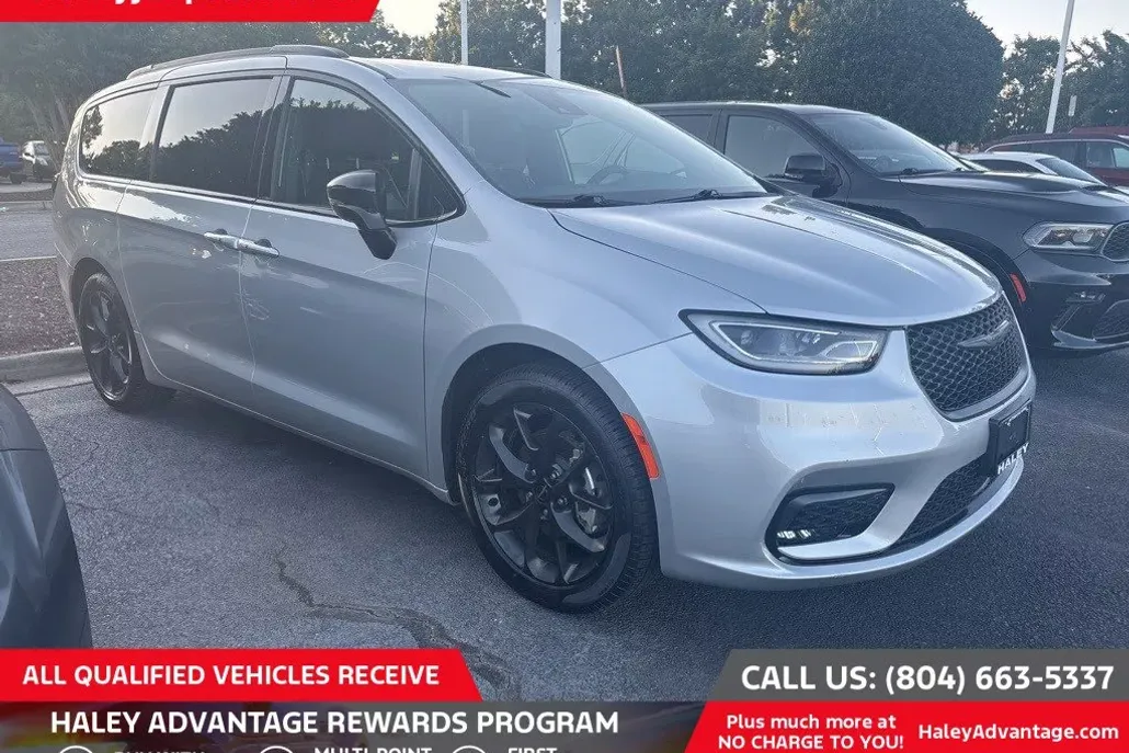 2024 Chrysler Pacifica Limited photo 1