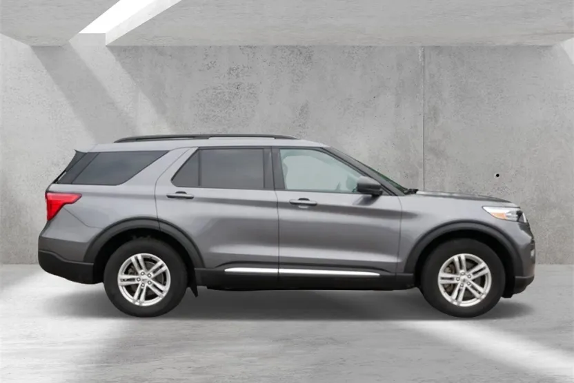 2021 Ford Explorer XLT photo 1