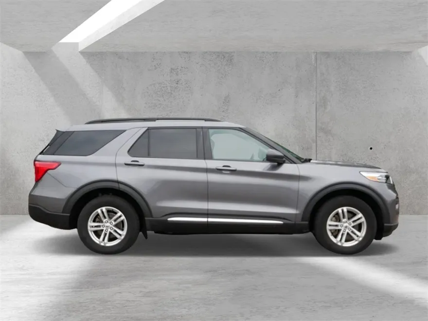 2021 Ford Explorer XLT photo 1