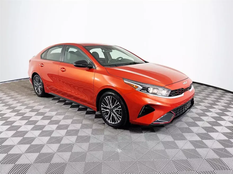 2023 Kia Forte GT-Line photo 1