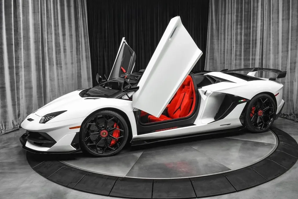 2021 Lamborghini Aventador SVJ photo 1