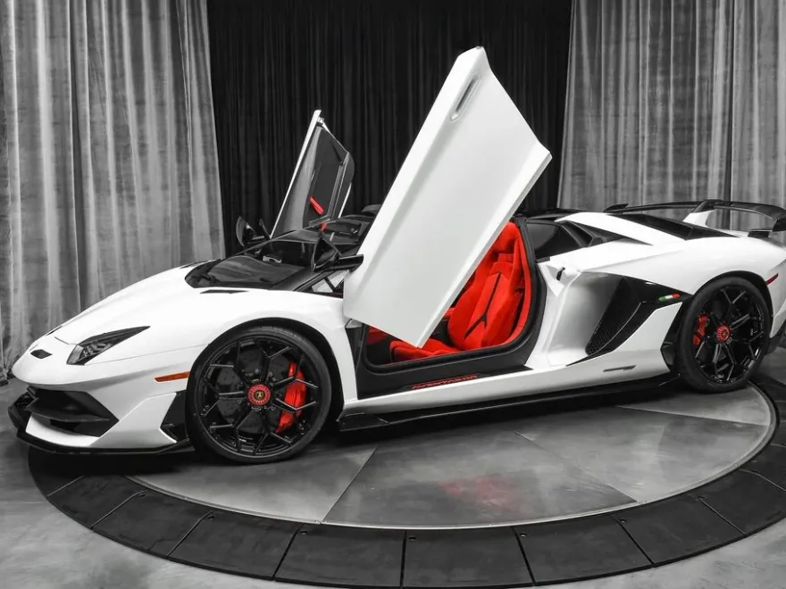 2021 Lamborghini Aventador SVJ photo 1