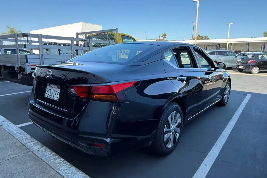 2021 Nissan Altima 2.5 S photo 1