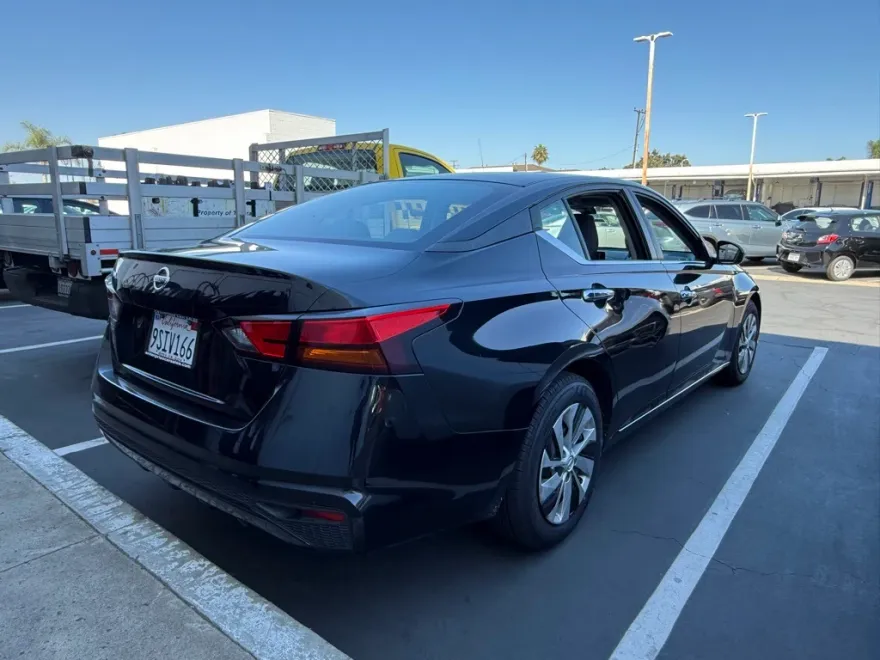 2021 Nissan Altima 2.5 S photo 1