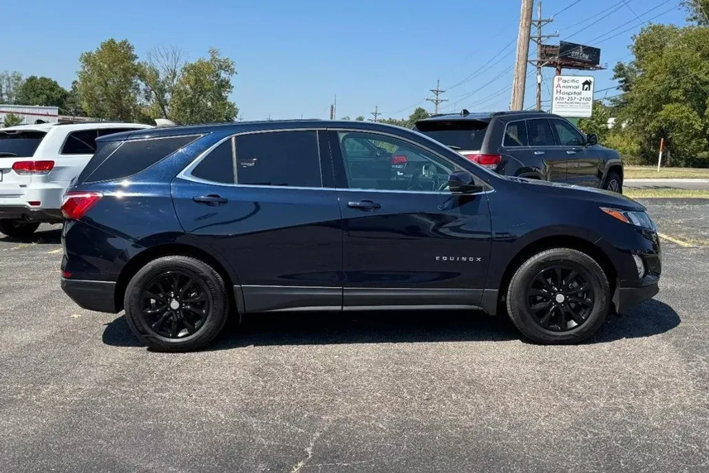 2020 Chevrolet Equinox LT photo 1