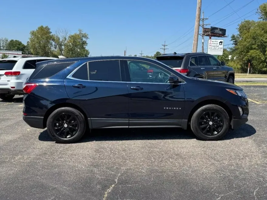 2020 Chevrolet Equinox LT photo 1