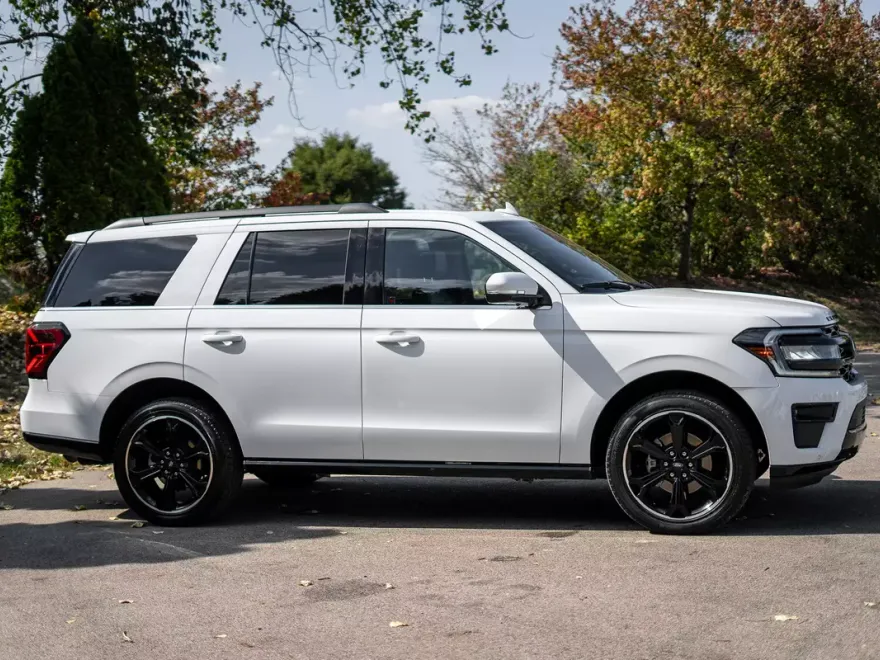 2022 Ford Expedition Limited photo 1
