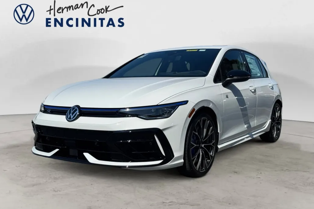 2025 Volkswagen Golf R 2.0 TSI photo 1