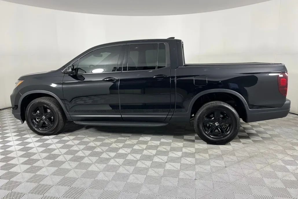 2021 Honda Ridgeline Black Edition photo 1