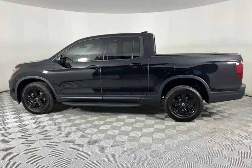 2021 Honda Ridgeline Black Edition photo 1