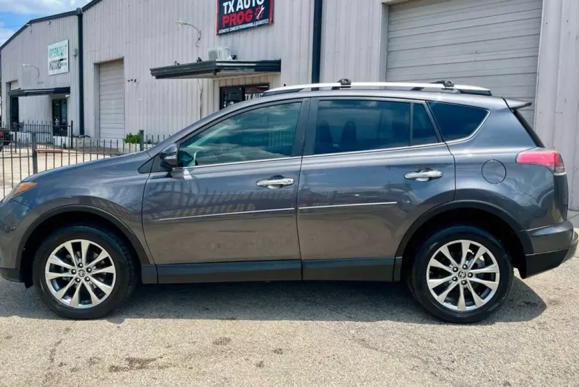 2016 Toyota RAV4 Limited Sport photo 1