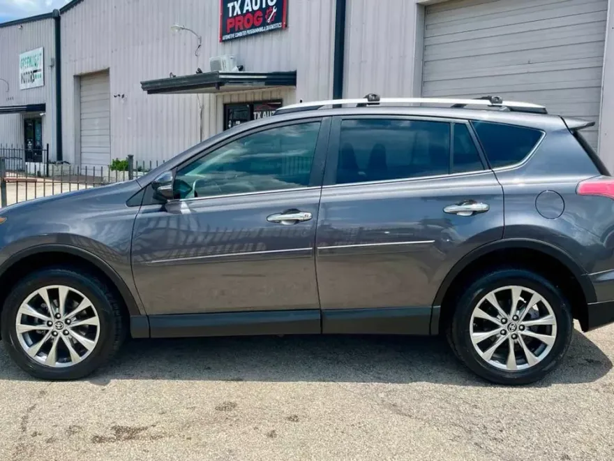 2016 Toyota RAV4 Limited Sport photo 1