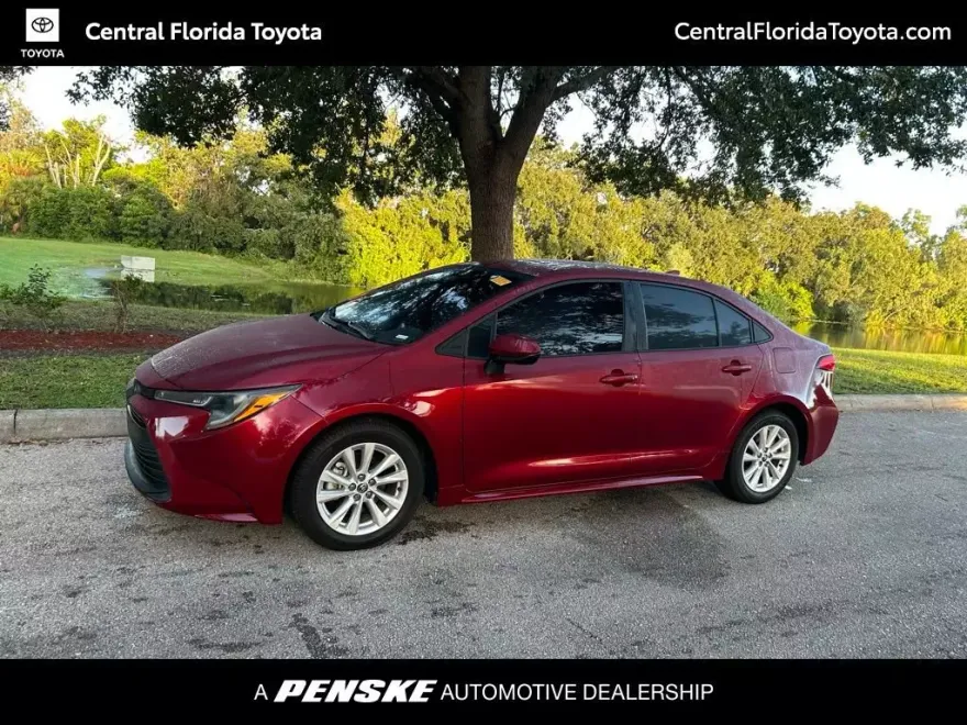 2024 Toyota Corolla LE photo 1